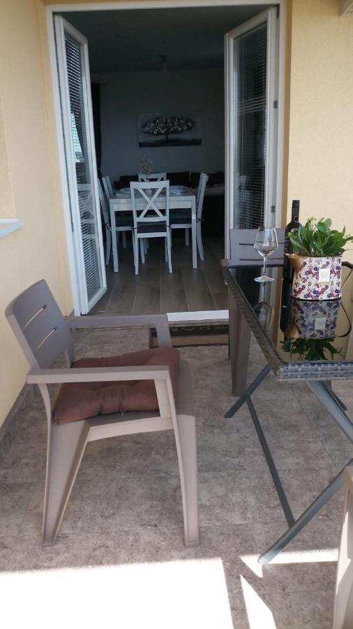 Apartment Villa Bijele Stijene คาร์โลบัก ภายนอก รูปภาพ