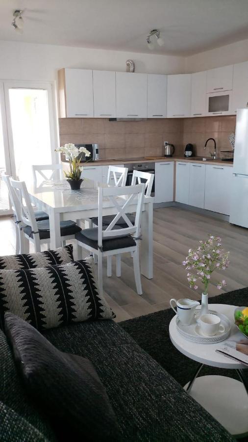 Apartment Villa Bijele Stijene คาร์โลบัก ภายนอก รูปภาพ